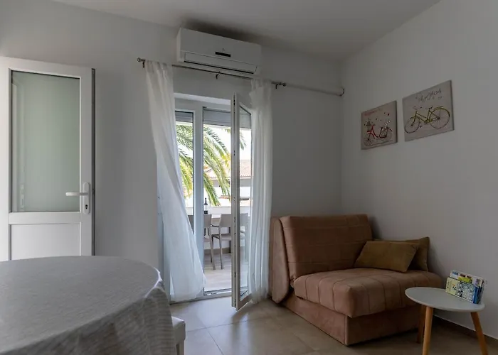 Briuni Riviera 아파트 풀라